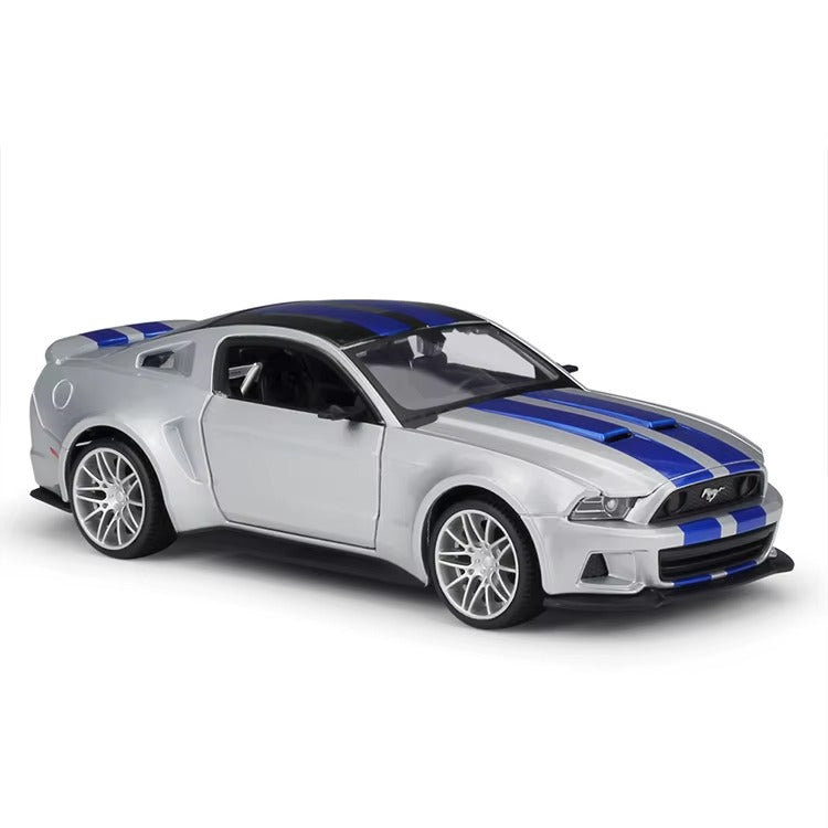 Maisto 2014 Ford Mustang Street Racer 1:24 Scale Die-Cast Metal Collector Model – Performance Muscle Car Edition
