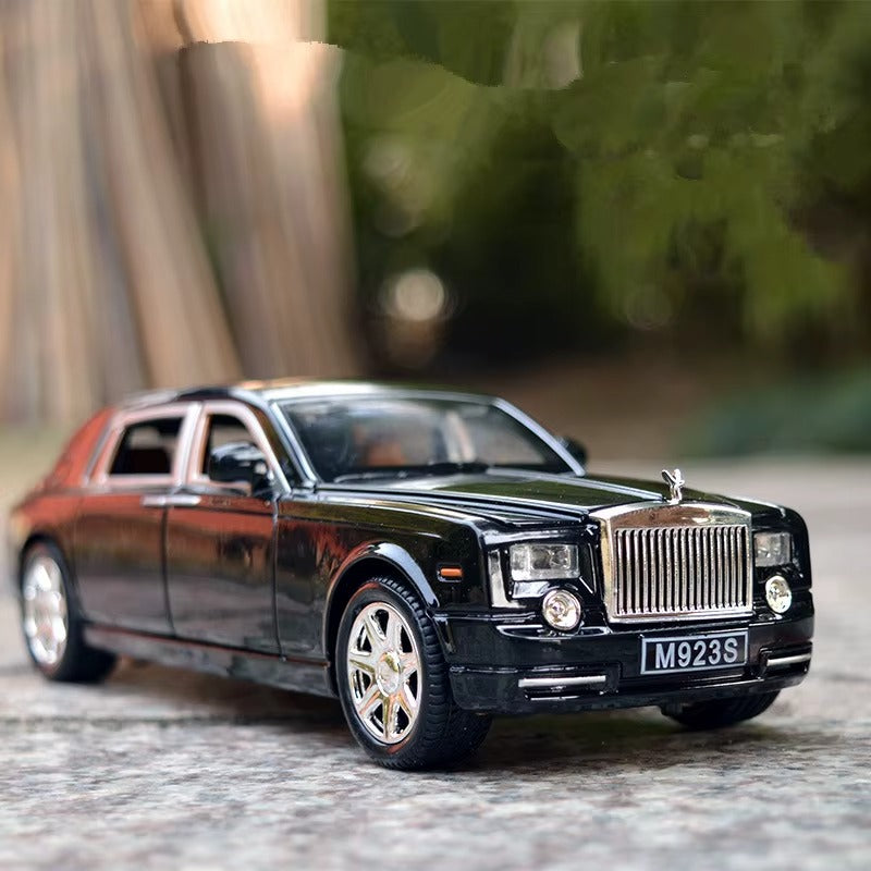 Rolls-Royce Phantom 1:24 Scale Die-Cast Collector Model – Ultimate Luxury Edition