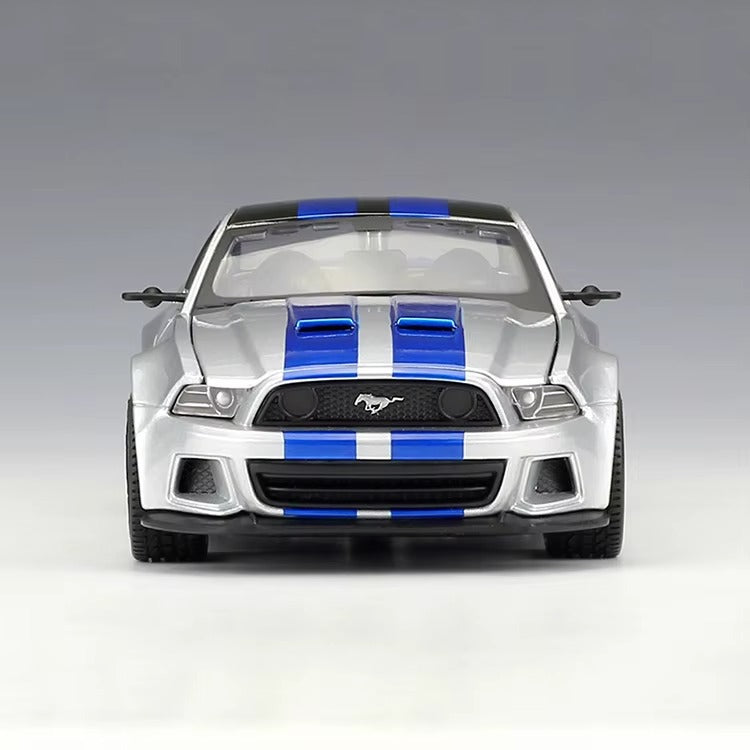 Maisto 2014 Ford Mustang Street Racer 1:24 Scale Die-Cast Metal Collector Model – Performance Muscle Car Edition
