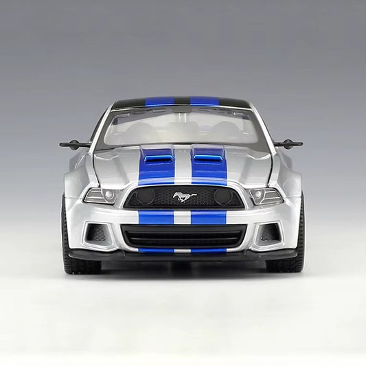 Maisto 2014 Ford Mustang Street Racer 1:24 Scale Die-Cast Metal Collector Model – Performance Muscle Car Edition