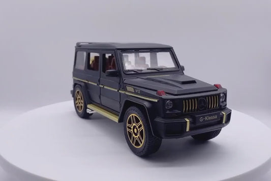 Mercedes-Benz G63 AMG 1:24 Scale Die-Cast Collector Model – Luxury Performance Edition