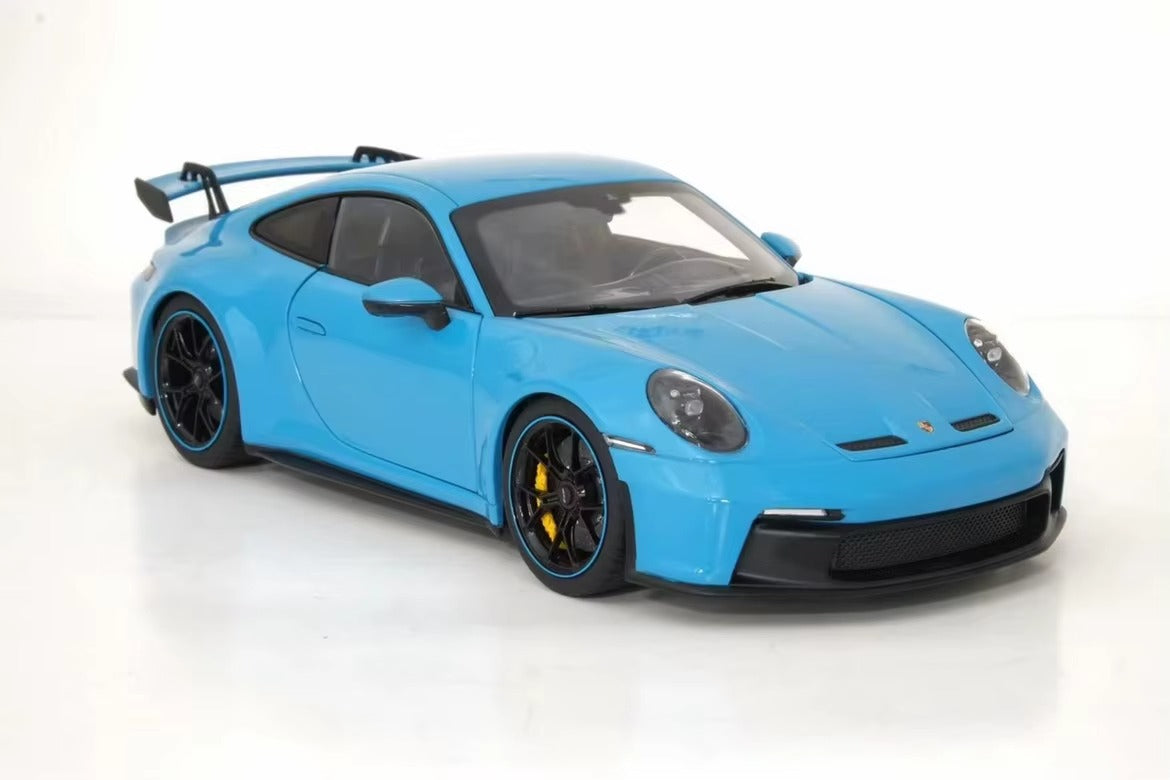 Porsche 911 GT3 1:18 Scale Die-Cast Metal Collector Model – Track-Focused Performance Edition