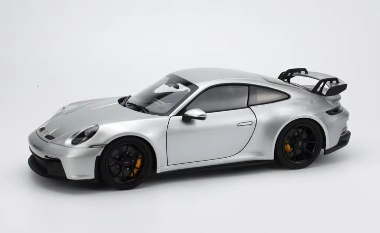 Porsche 911 GT3 1:18 Scale Die-Cast Metal Collector Model – Track-Focused Performance Edition